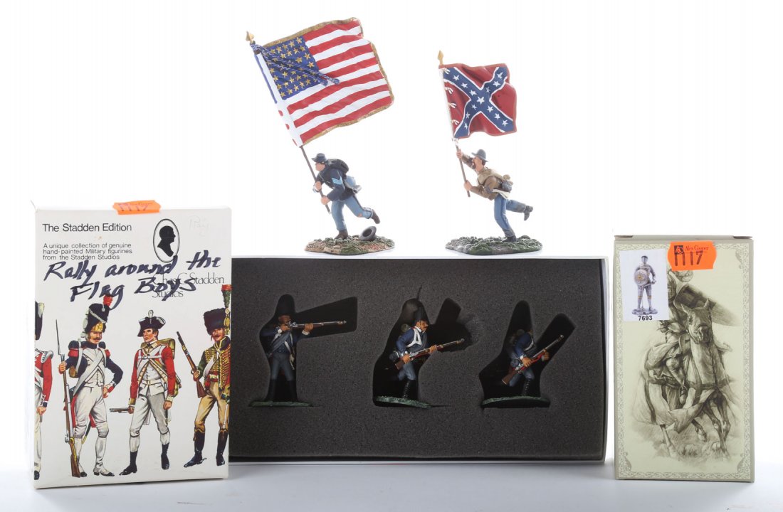 Assorted painted lead military figures (1 of 3)