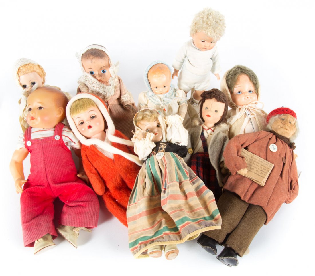 10 assorted small dolls (1 of 4)