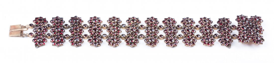 A Victorian Garnet Bracelet (1 of 4)