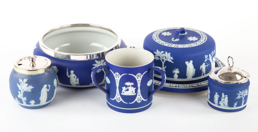 Five Wedgwood jasperware articles (1 of 4)