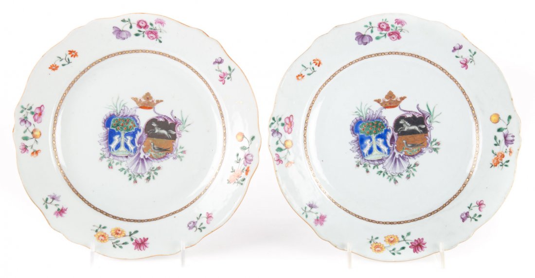 Pair of Chinese Export armorial porcelain plates (1 of 5)