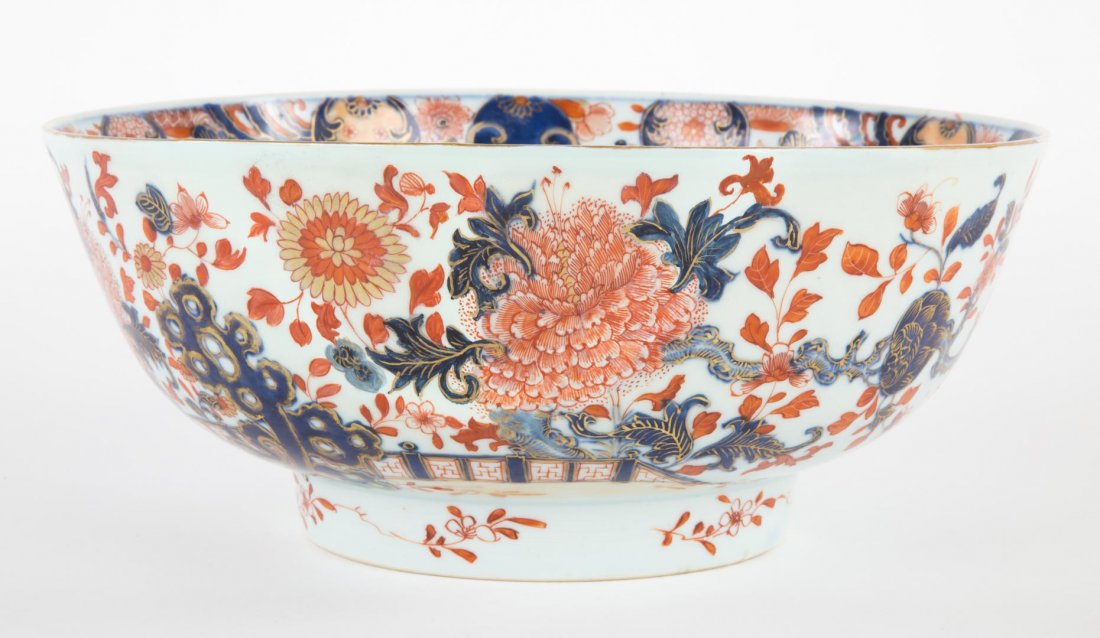 Chinese Export Imari porcelain punch bowl (1 of 3)