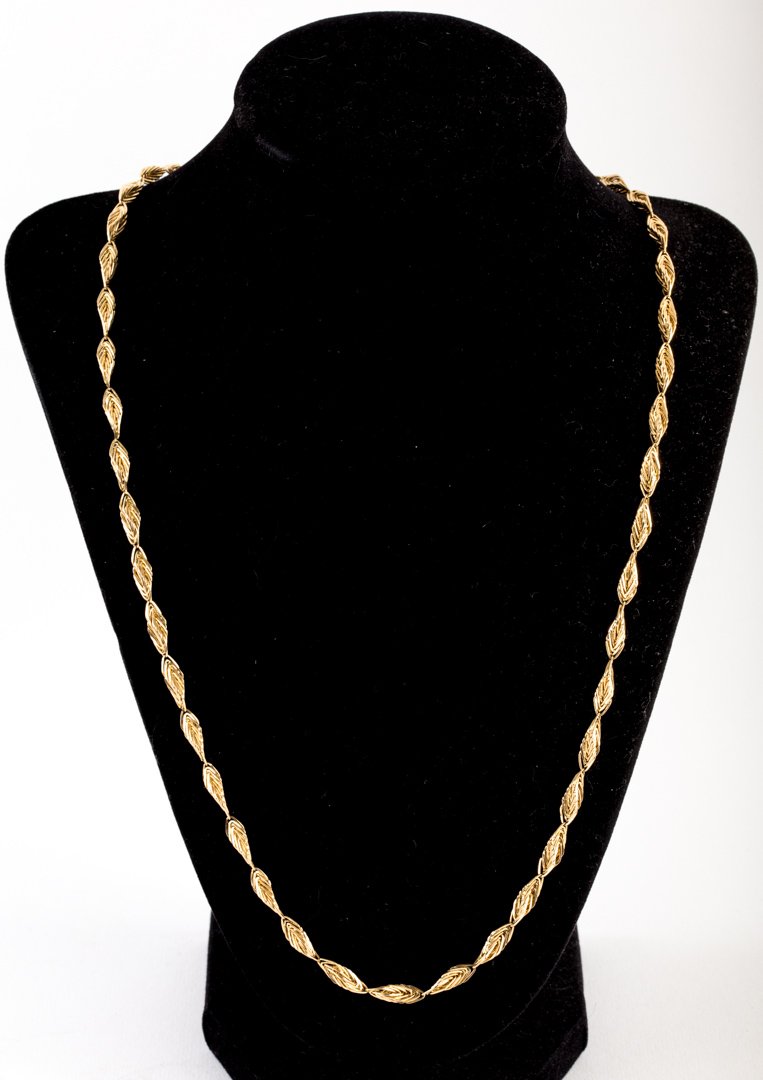 A Four Sided Leaf Link Necklace in 14K Gold (1 of 3)