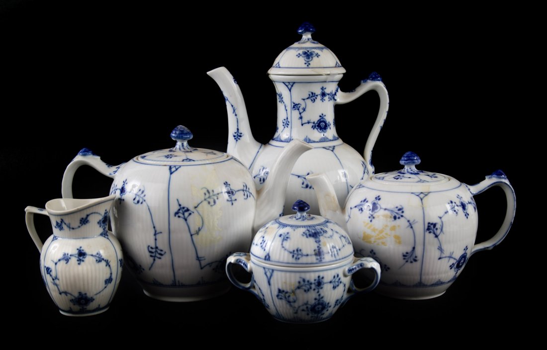 Five pieces of Royal Copenhagen tea ware (1 of 6)