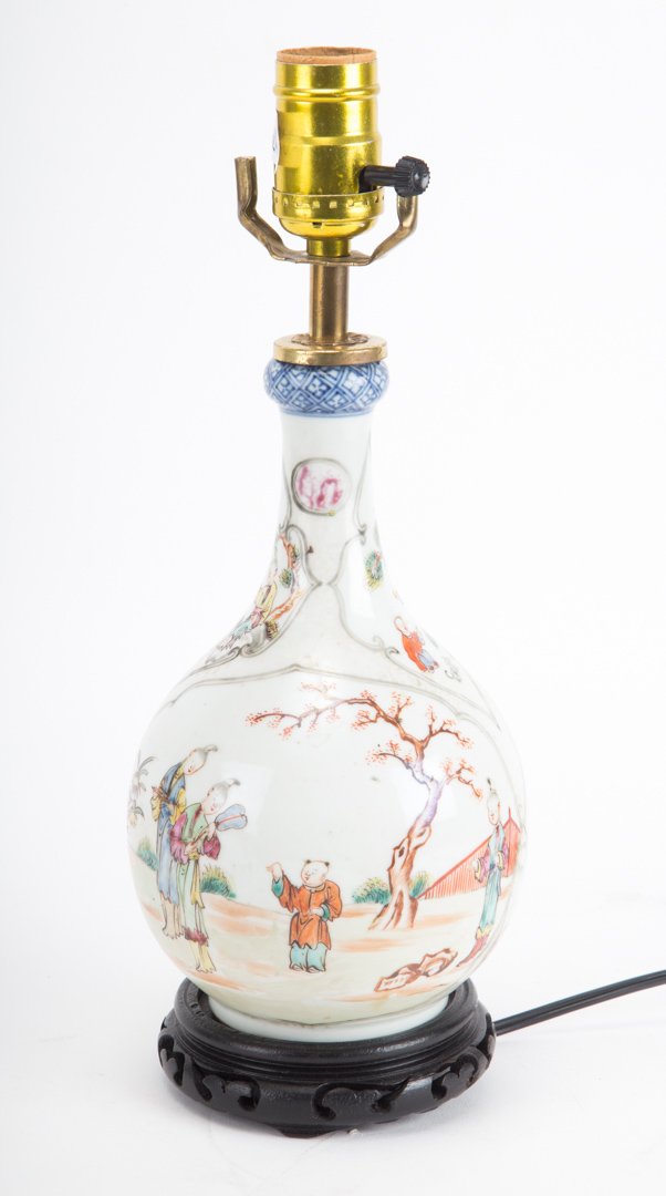 Chinese Export porcelain bottle vase lamp (1 of 3)
