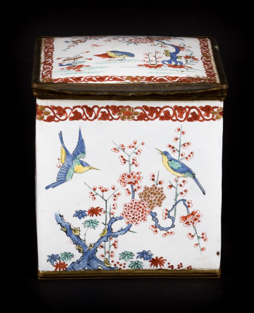 Japanese Kakiemon enamel box (1 of 4)