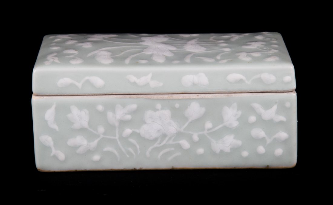 Chinese Export porcelain pen box (1 of 3)