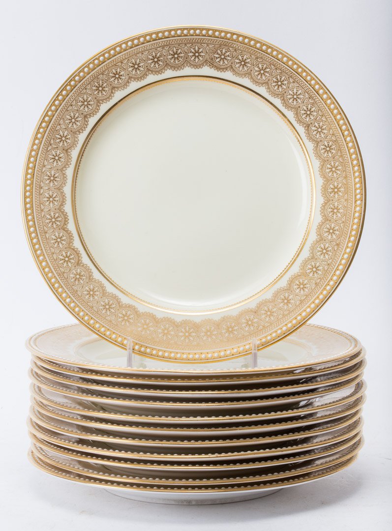 12 Royal Worcester china dinner plates (1 of 3)