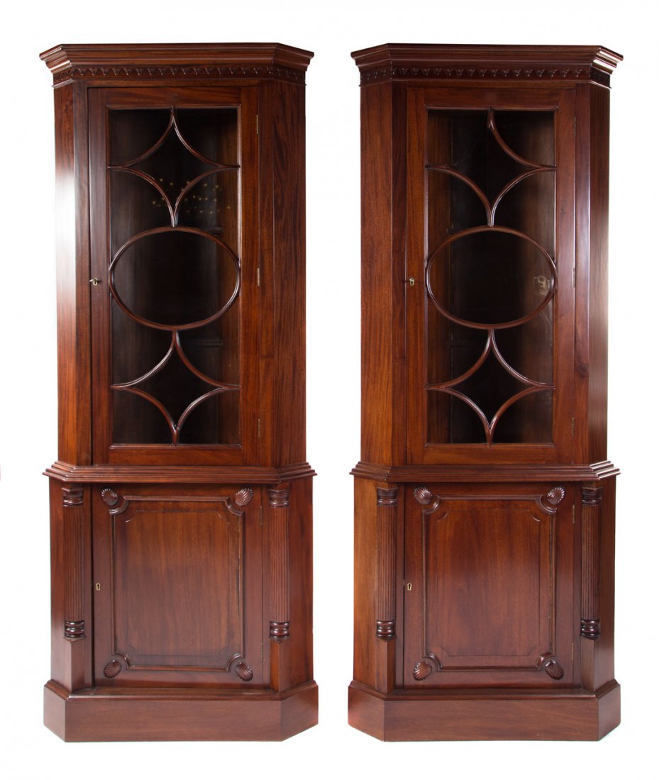 Pair of Chippendale mahogany corner cupboards (1 of 7)