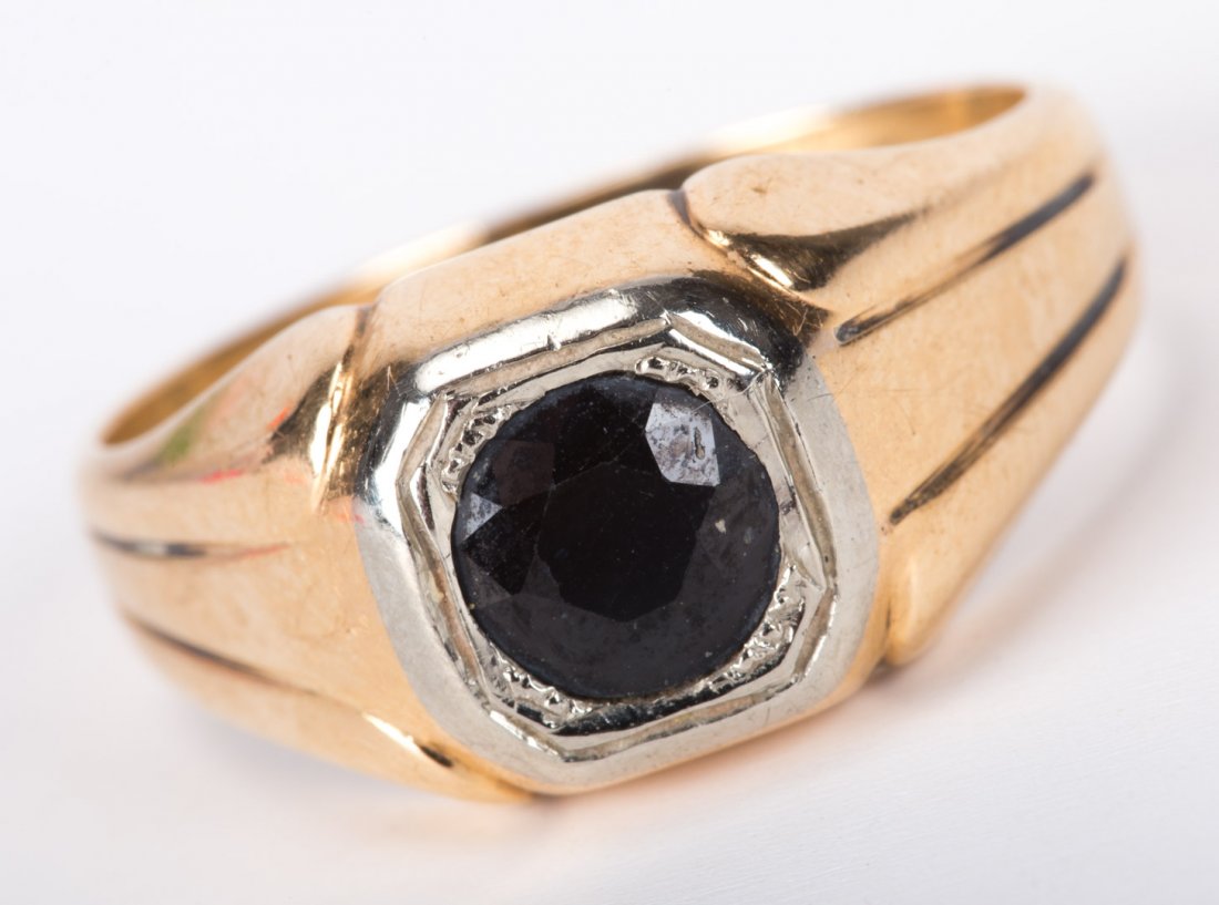 A Gentleman's Sapphire Ring (1 of 4)