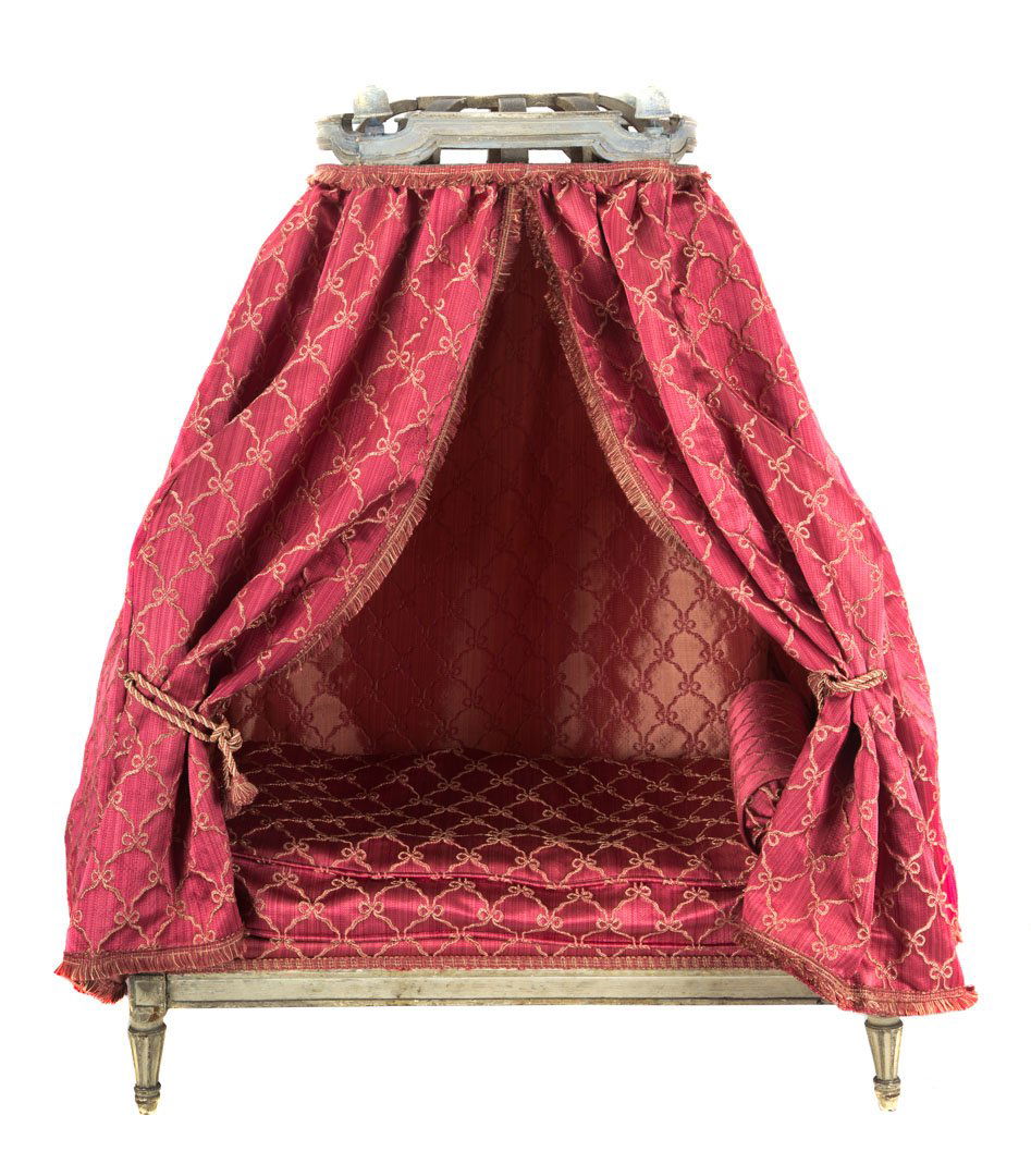Louis XVI painted and upholstered dog bed (1 of 6)
