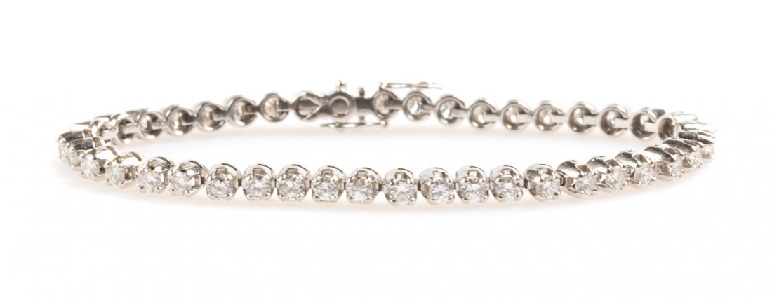 A Lady's Classic Diamond Straight Line Bracelet (1 of 5)
