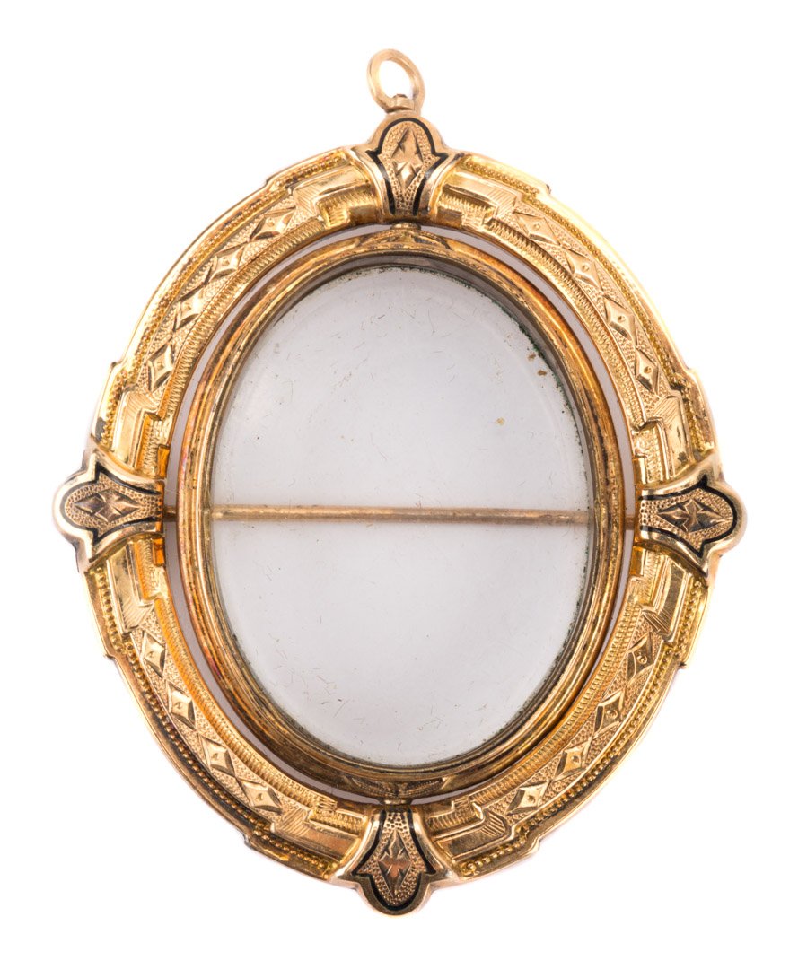 A Victorian Photo Frame Brooch in Gold (1 of 3)