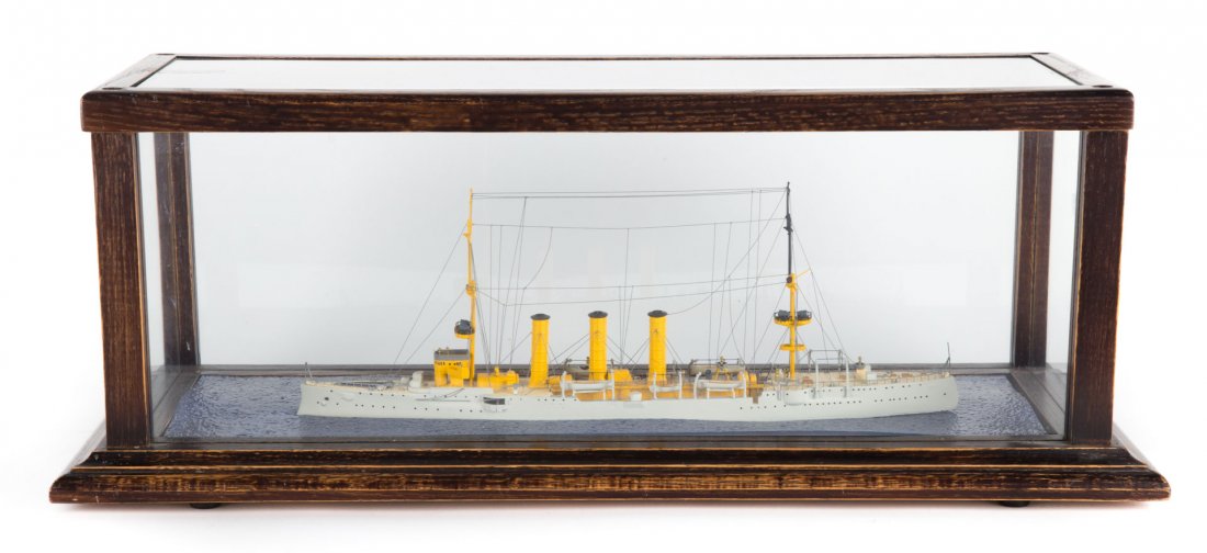 [Ship] Model Diorama Cased (1 of 4)