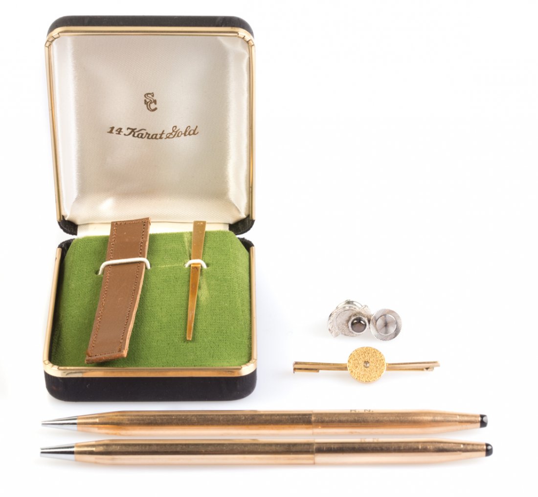 A Collection of Gent's Items (1 of 8)