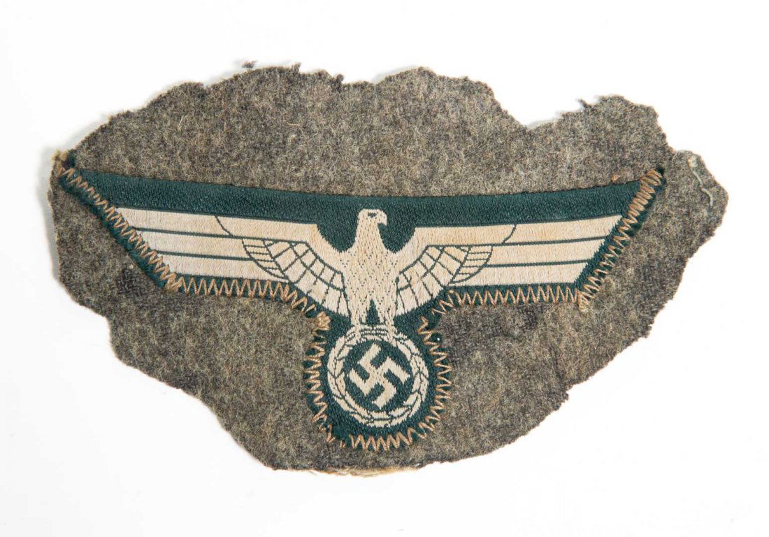 German WWII Cloth Uniform Emblem (1 of 2)
