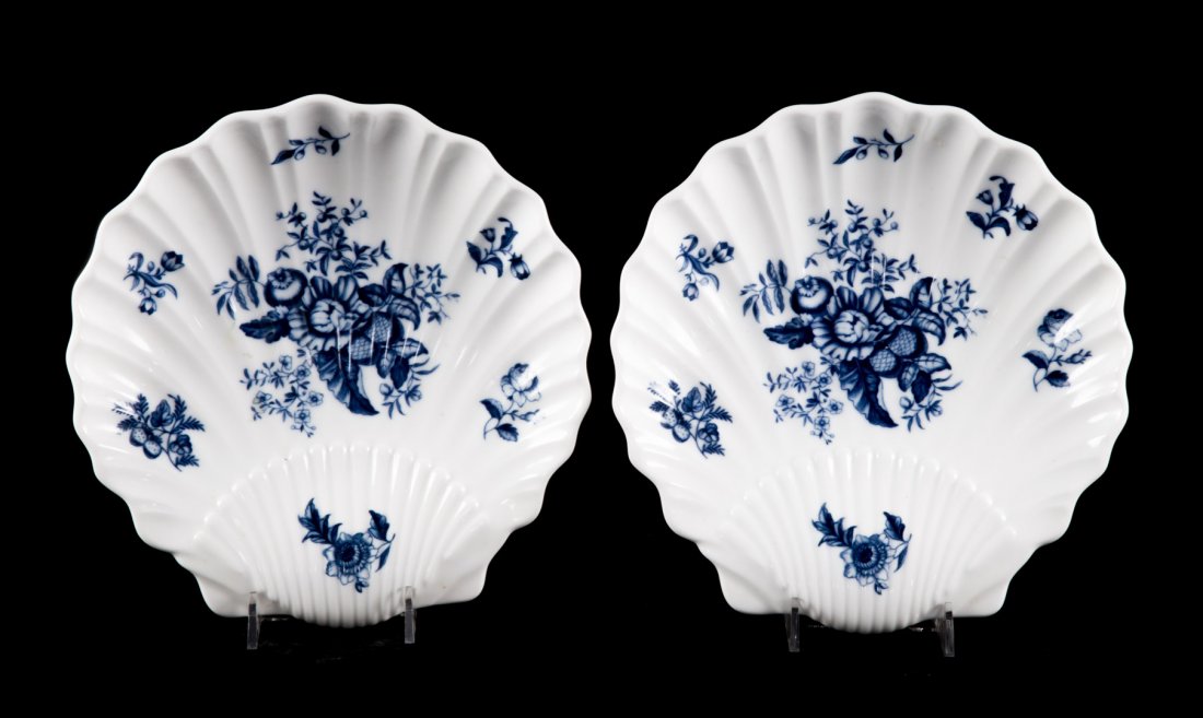 Pair Royal Worcester porcelain shell dishes (1 of 4)