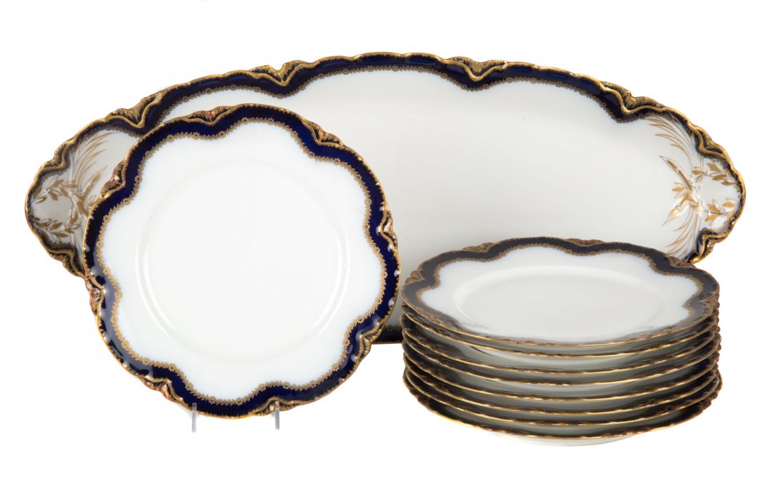 Nine Limoges scalloped dinner plates & platter (1 of 5)