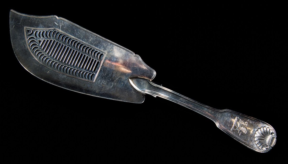 George III sterling silver fish slice c1811 (1 of 3)