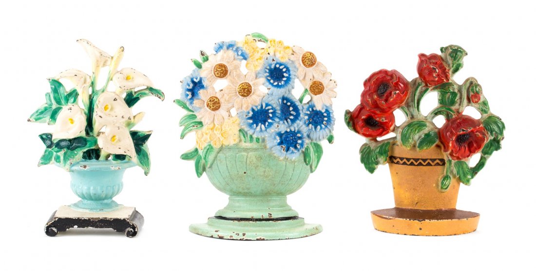 Three cast iron floral basket doorstops (1 of 3)