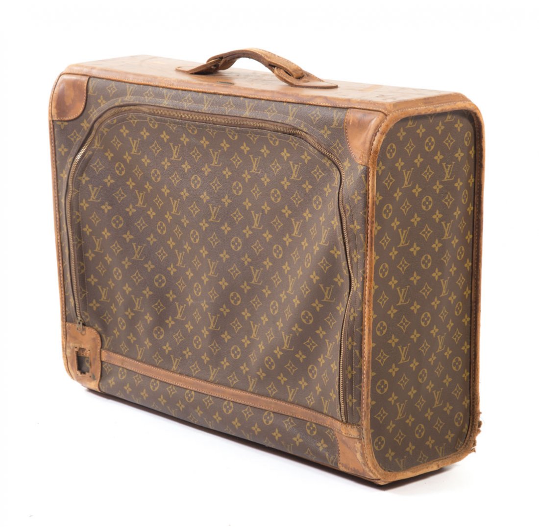Louis Vuitton soft travel case (1 of 8)