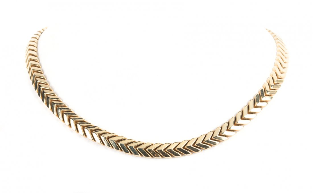 A Lady's Gold Necklace (1 of 4)