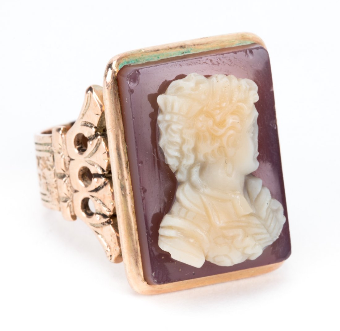 A Gold Hardstone Cameo Ring (1 of 5)