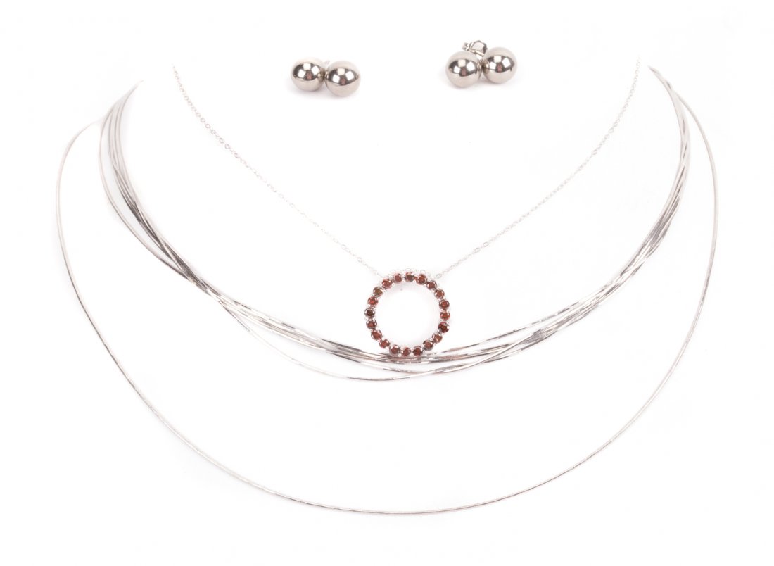 An Assortment of White Gold and Platinum Jewelry (1 of 6)