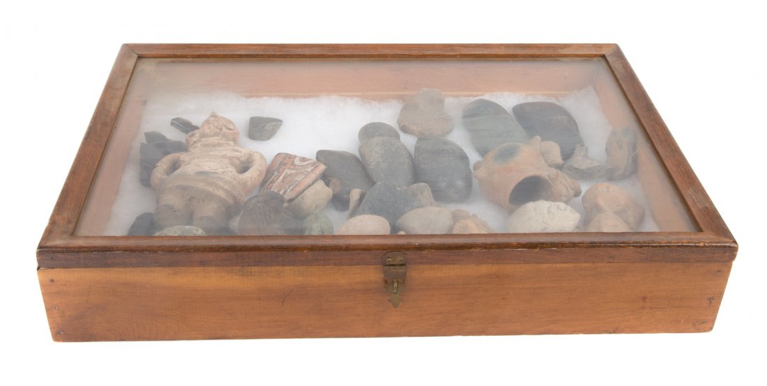 Assortment of pre-Colombian artifacts (1 of 5)