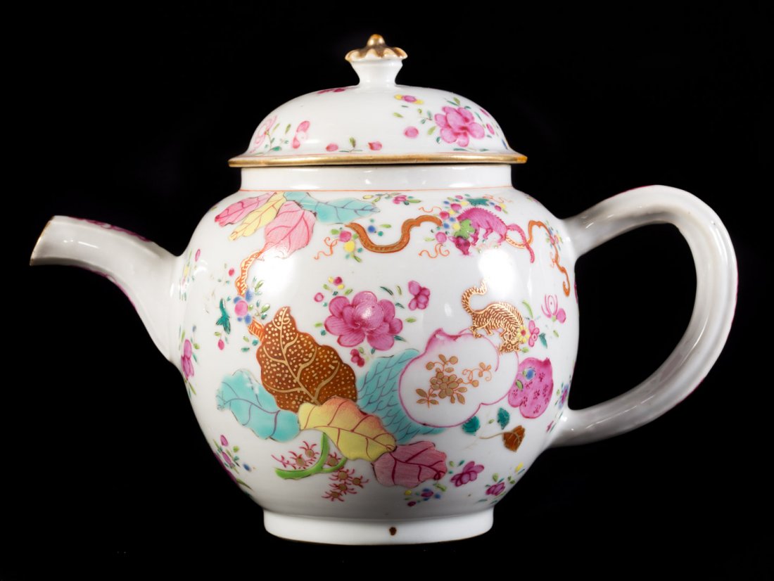 Chinese Export Tobacco Leaf globular teapot (1 of 4)