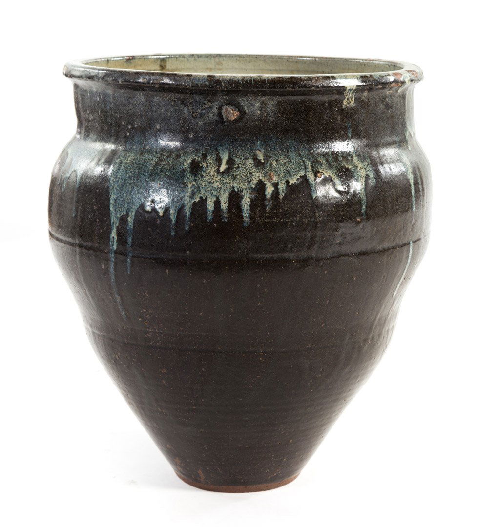 Large Japanese Karatsu storage jar (1 of 4)