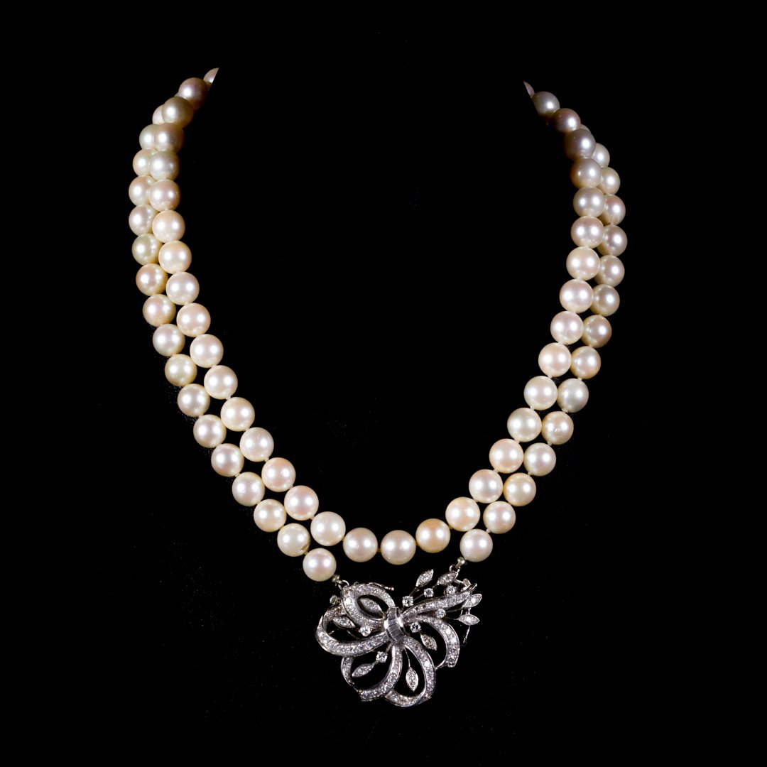 A Pearl Necklace with Convertible Diamond Clasp (1 of 8)