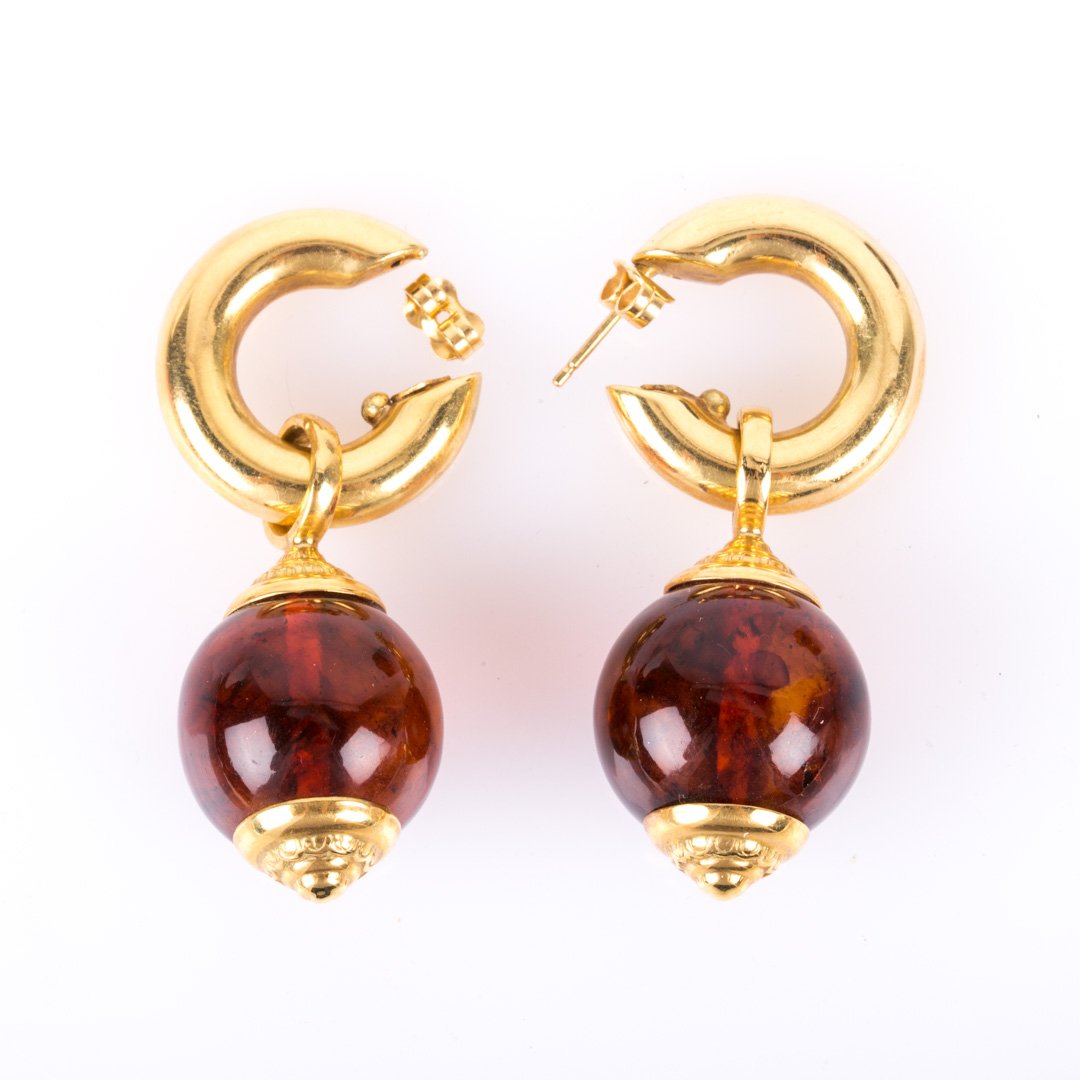 A Pair of Amber Ear Pendants in 18K Gold (1 of 3)