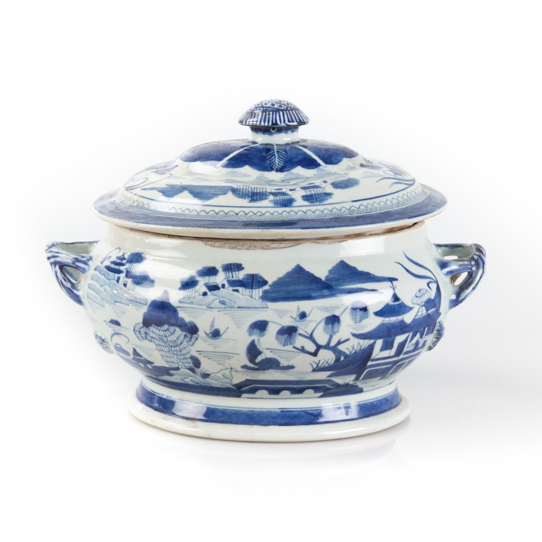 Chinese Export Canton porcelain soup tureen (1 of 5)