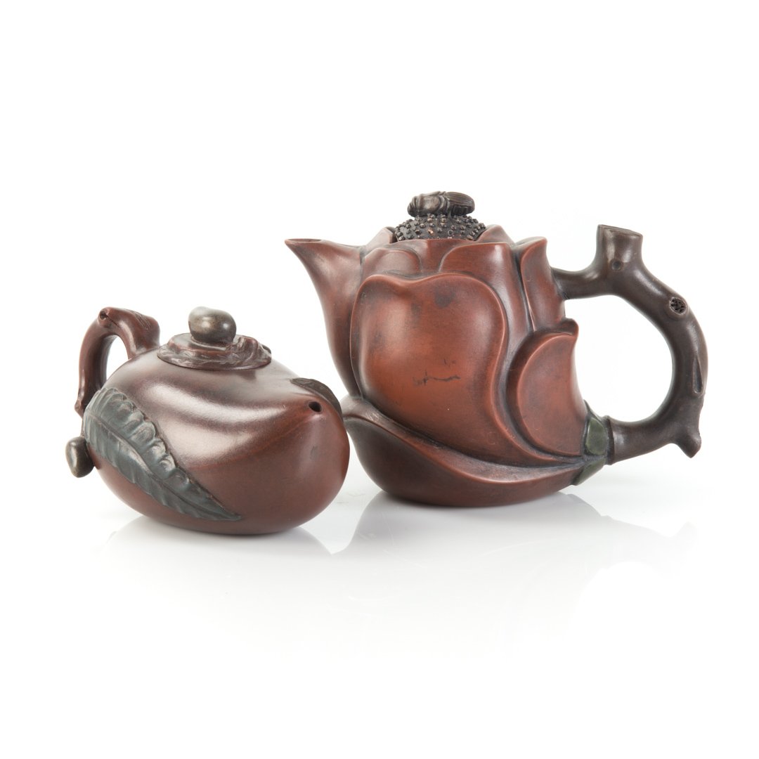 Two Chinese Yixing clay teapots (1 of 6)