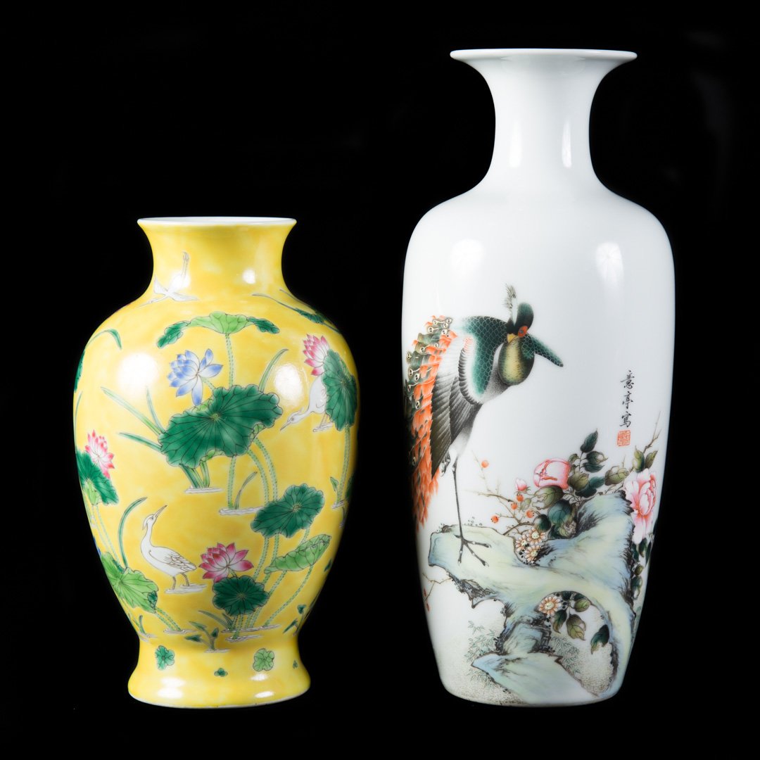 Two Chinese porcelain vases (1 of 4)