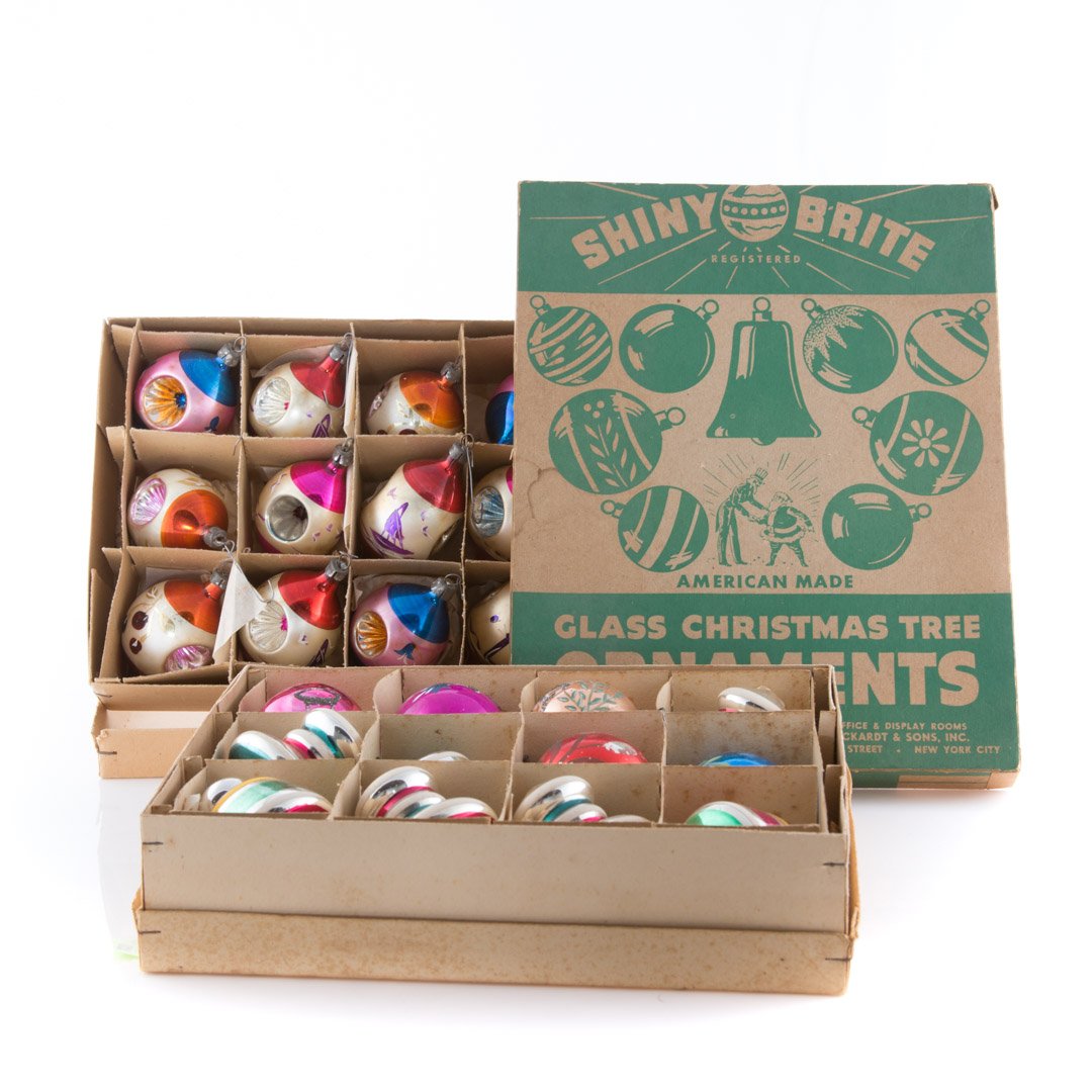 Assorted early Christmas items (1 of 4)