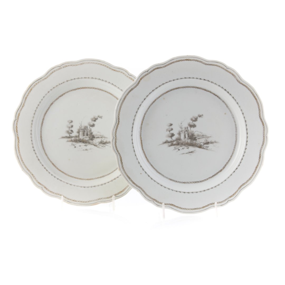 Pair Chinese Export porcelain plates (1 of 5)