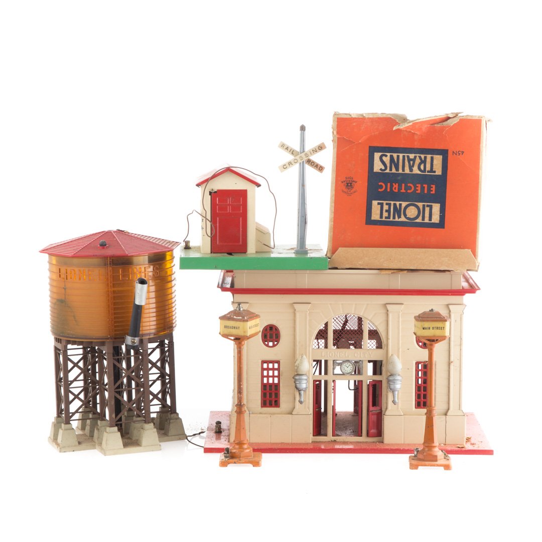 Lionel Train Station #115 Plus others Accessories (1 of 2)
