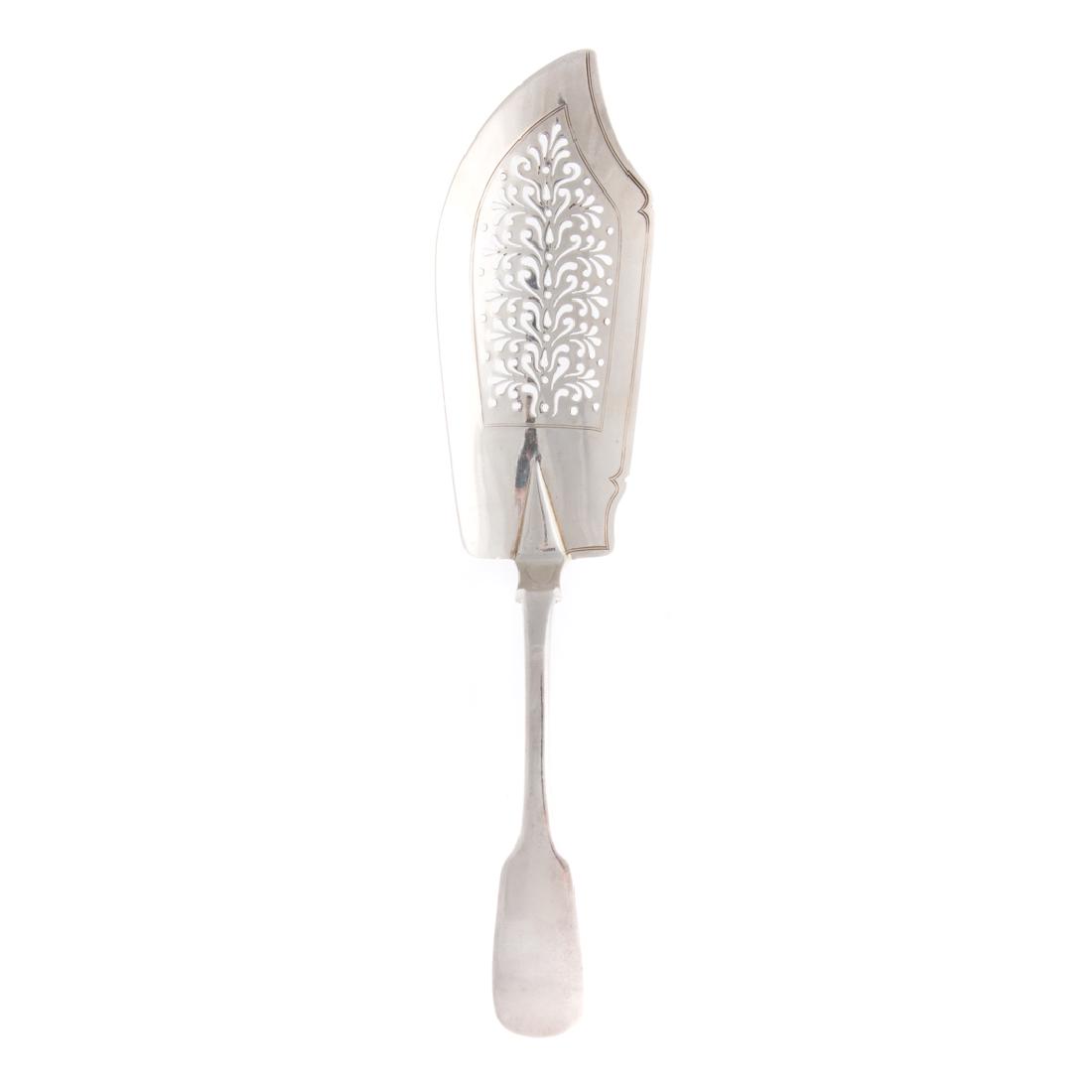 Georgian pierced sterling silver fish slice (1 of 3)