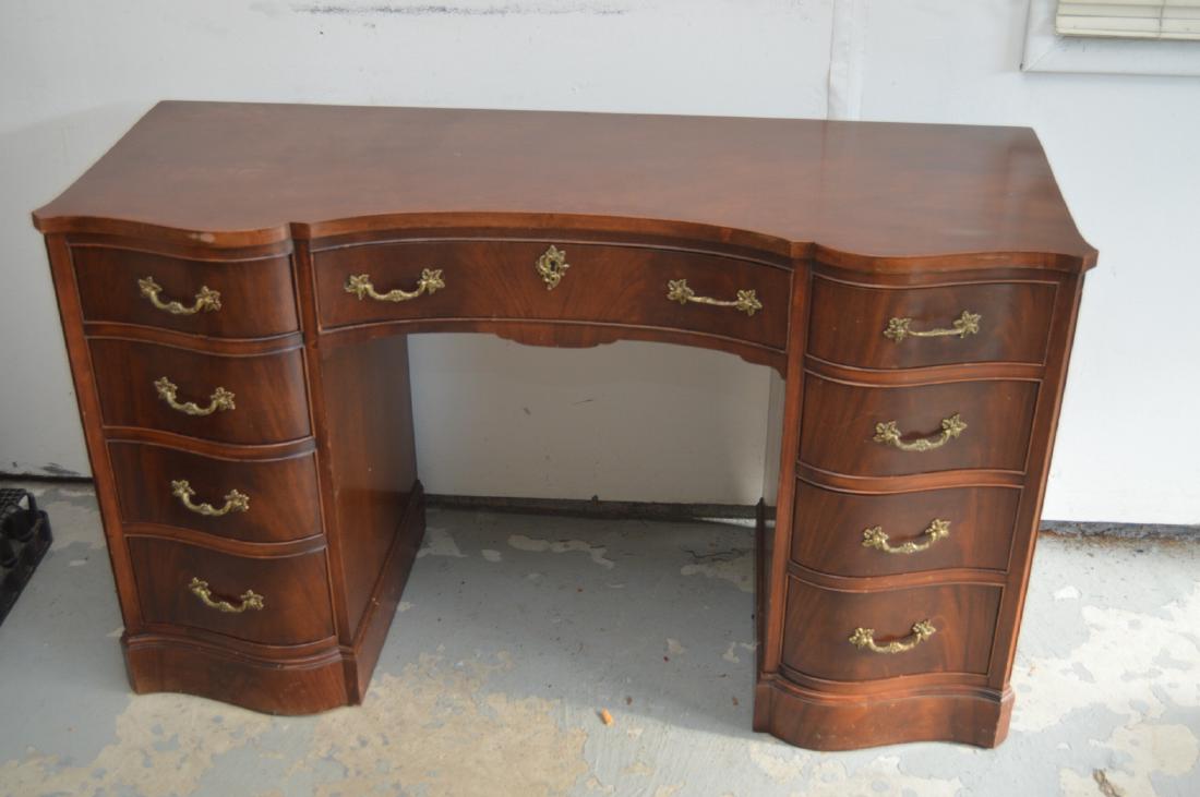Pedigreed Avis 9 Drawered MCM Wooden Vintage Desk: Pedigreed desk from the home of the son of Avis car rental founder Warren Avis. Home of Wayne & Marcia Avis. 9 Drawered Mid Century Modern Wooden Antique Desk. The 4 drawers on the left and the right 