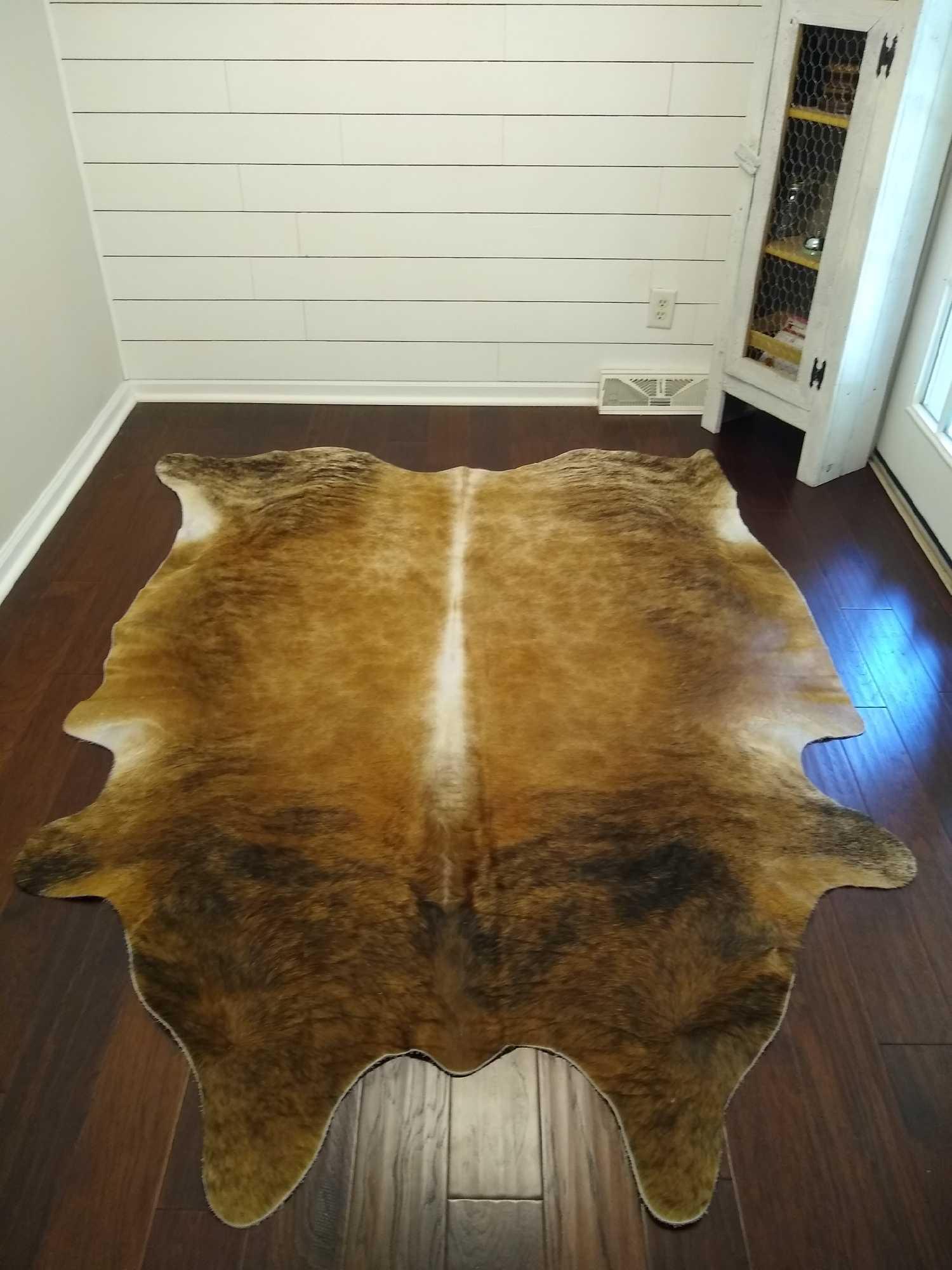 Cowhide Rug (1 of 4)