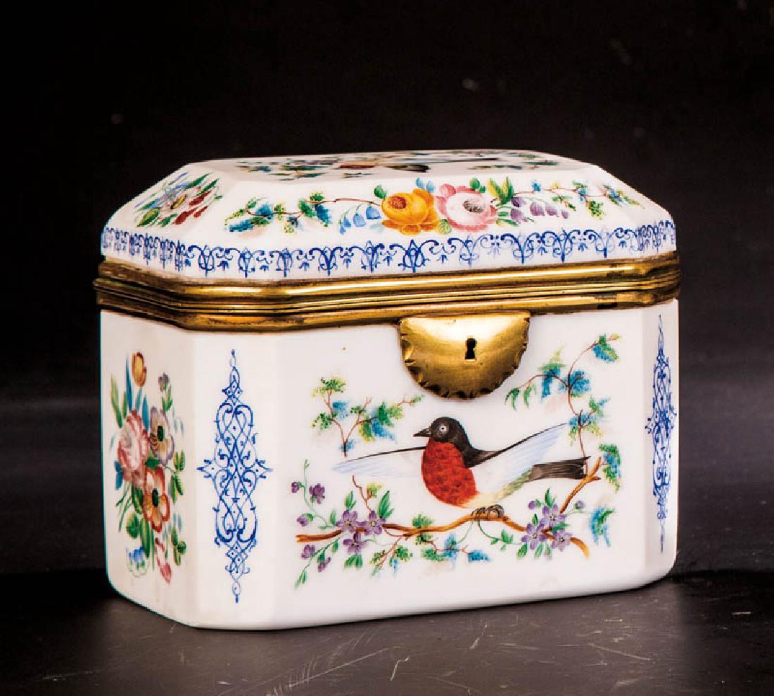 Zuckerdose aus Milchglas (1 of 1)