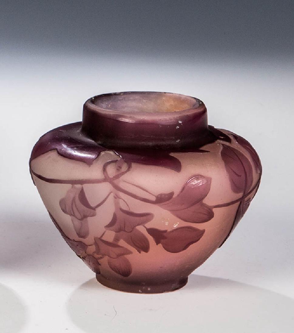 Väschen mit Glyzinie (1 of 1)