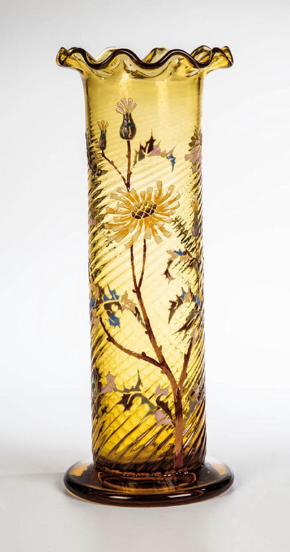 Stangenvase mit Silberdistel und Heuschrecke (1 of 1)