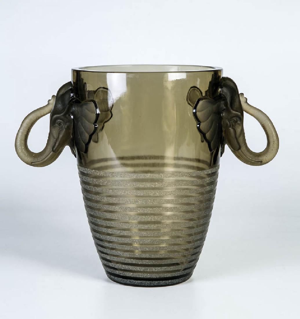 Seltene Vase mit Elefanten (1 of 1)