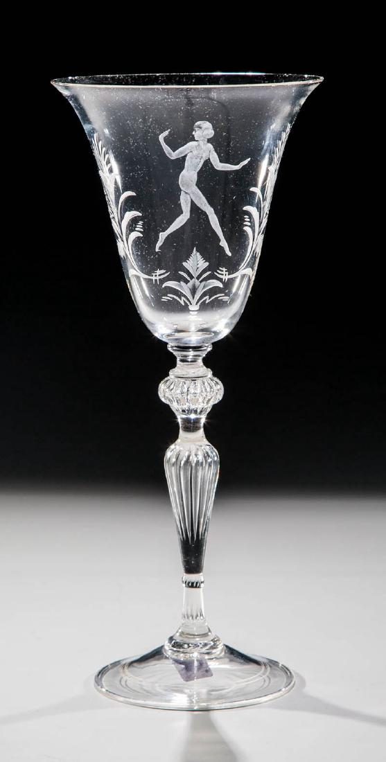 Hohes Stängelglas mit Frauenakt (1 of 1)