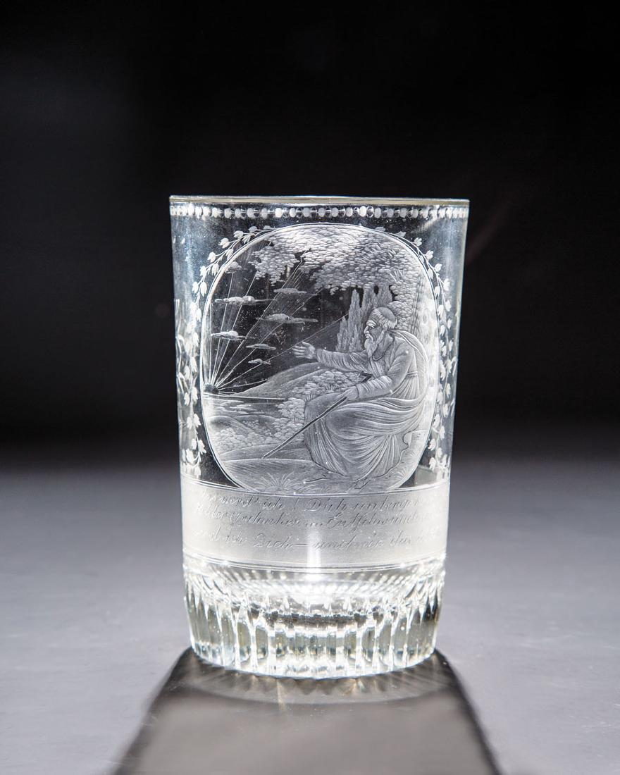 Zylinderbecher: Zylinderbecher K.k. Österreich, um 1825 Oberhalb des Standes mit Lanzettschliff verziert. Frontal feine, teils polierte Schnittausführung nach einem Aquatintablatt von Johann Heinrich Lips: unter ei