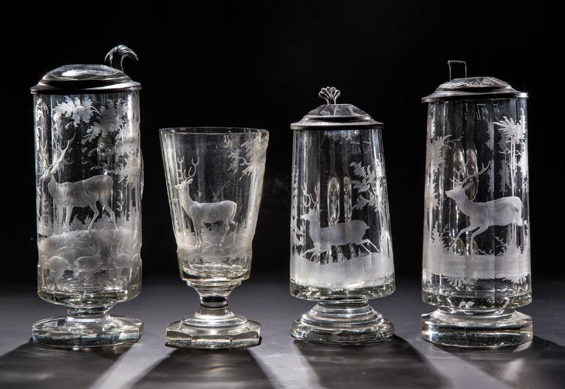 Drei Deckelkrüge und ein Fußbecher mit Hirschen (1 of 1)