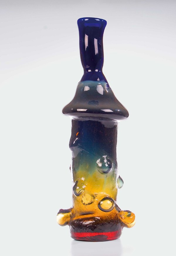 Flaschenvase Lipsky Czech glass vase modern: Oldrich Lipsky, 1959 Dunkelgrünes Glas, mit Teilüberfängen in Kobaltblau, Grauweiß und Honigbraun, in Papierform geblasen. Oberhalb des Standes in Diamantriß bez.: O. Lipsky 1959. H. 34 cm (33680